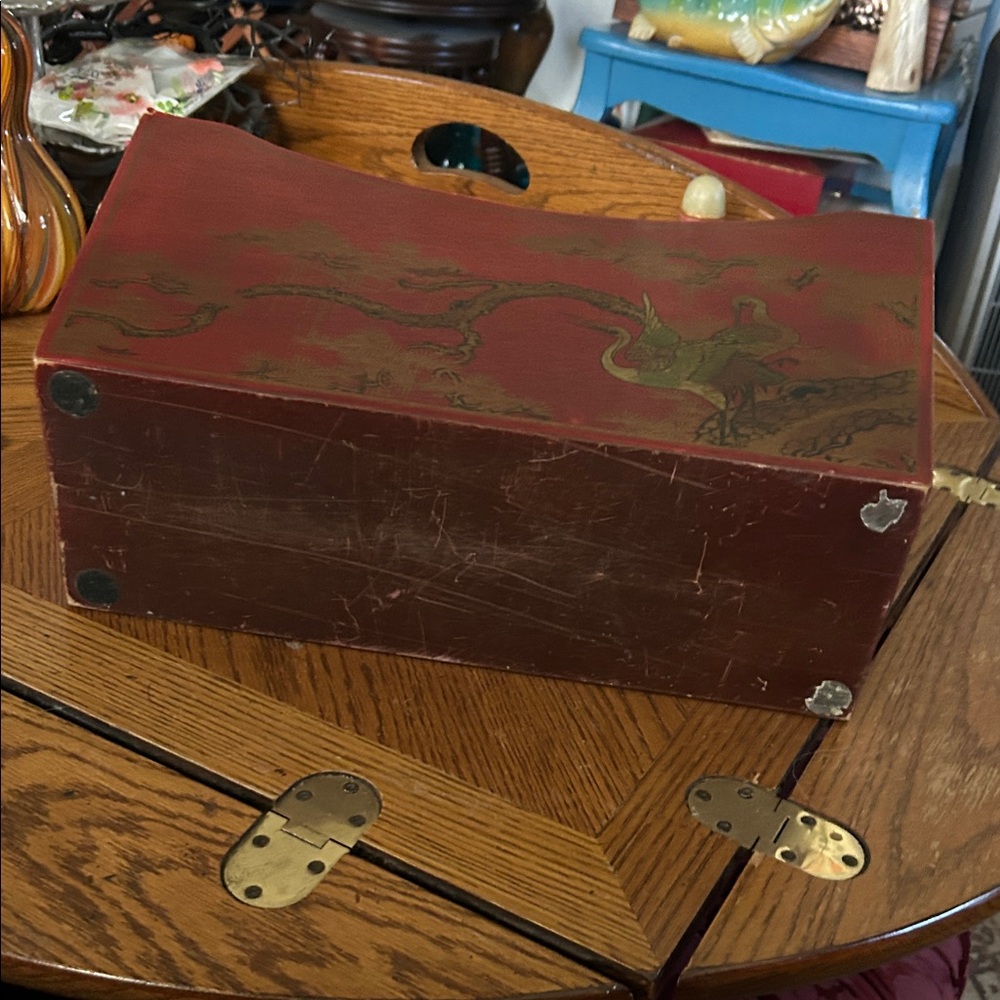 Vintage Chinoiserie-style Magazine Holder with Gold Crane and Tree Design - Picture 8 of 13